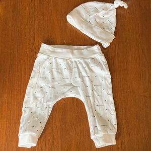 🫐3/$30 Rae Dunn White Hockey Baby Pants and Hat Set size 6-9m